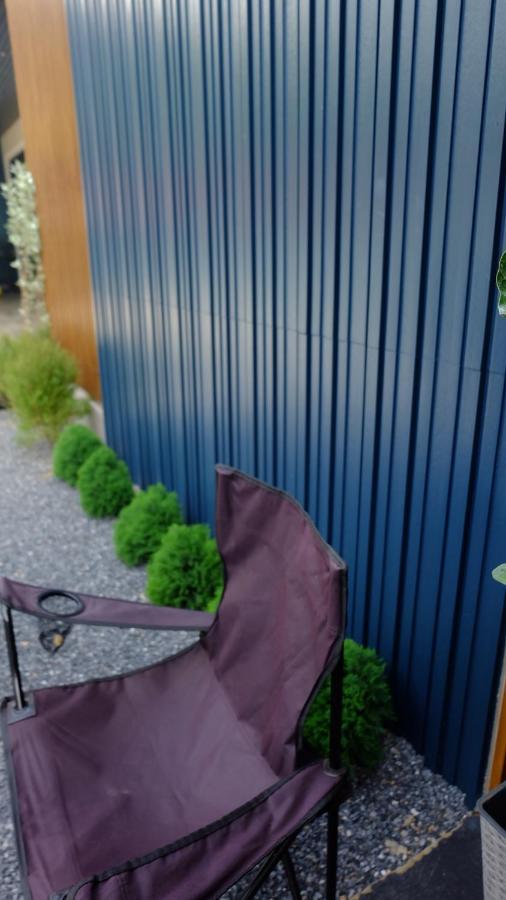 The Backyard Homestay Пакчонг Экстерьер фото