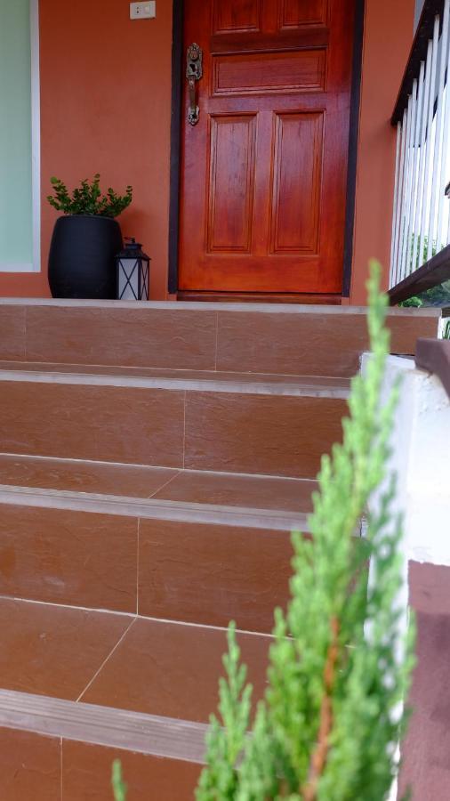 The Backyard Homestay Пакчонг Экстерьер фото
