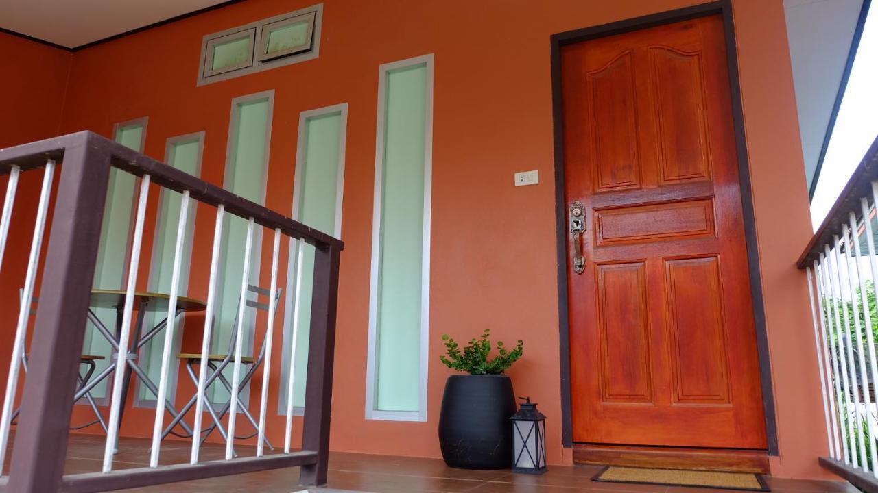 The Backyard Homestay Пакчонг Экстерьер фото