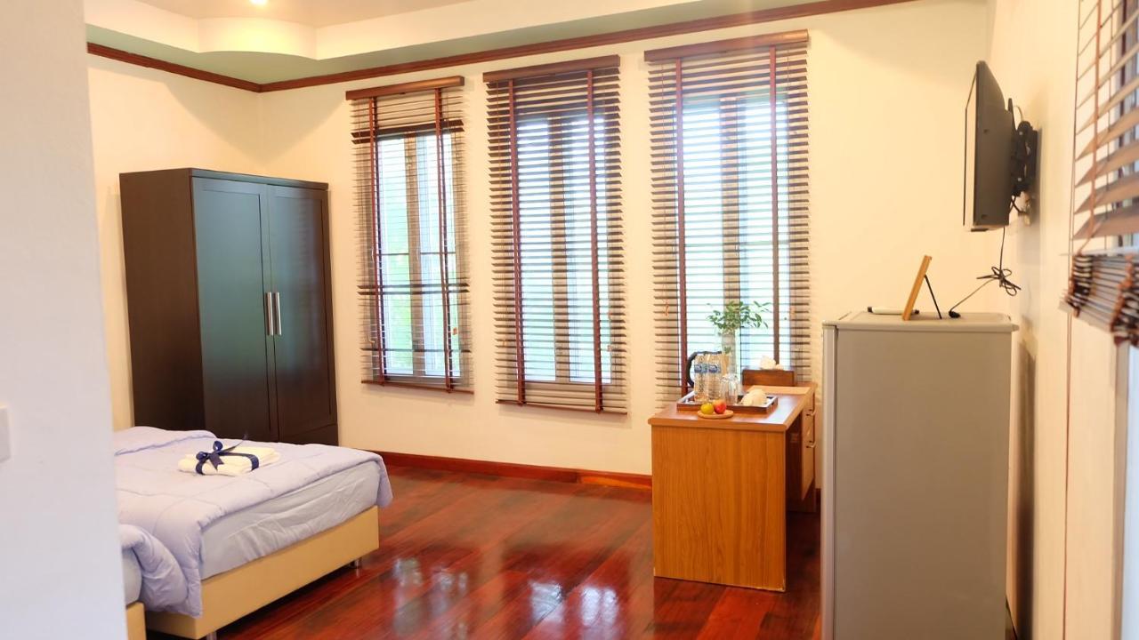The Backyard Homestay Пакчонг Экстерьер фото